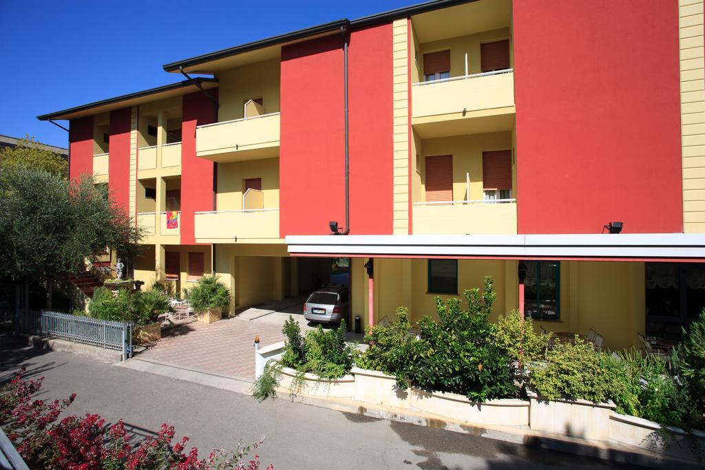 Elisabetta Hotel Cesenatico Exteriör bild